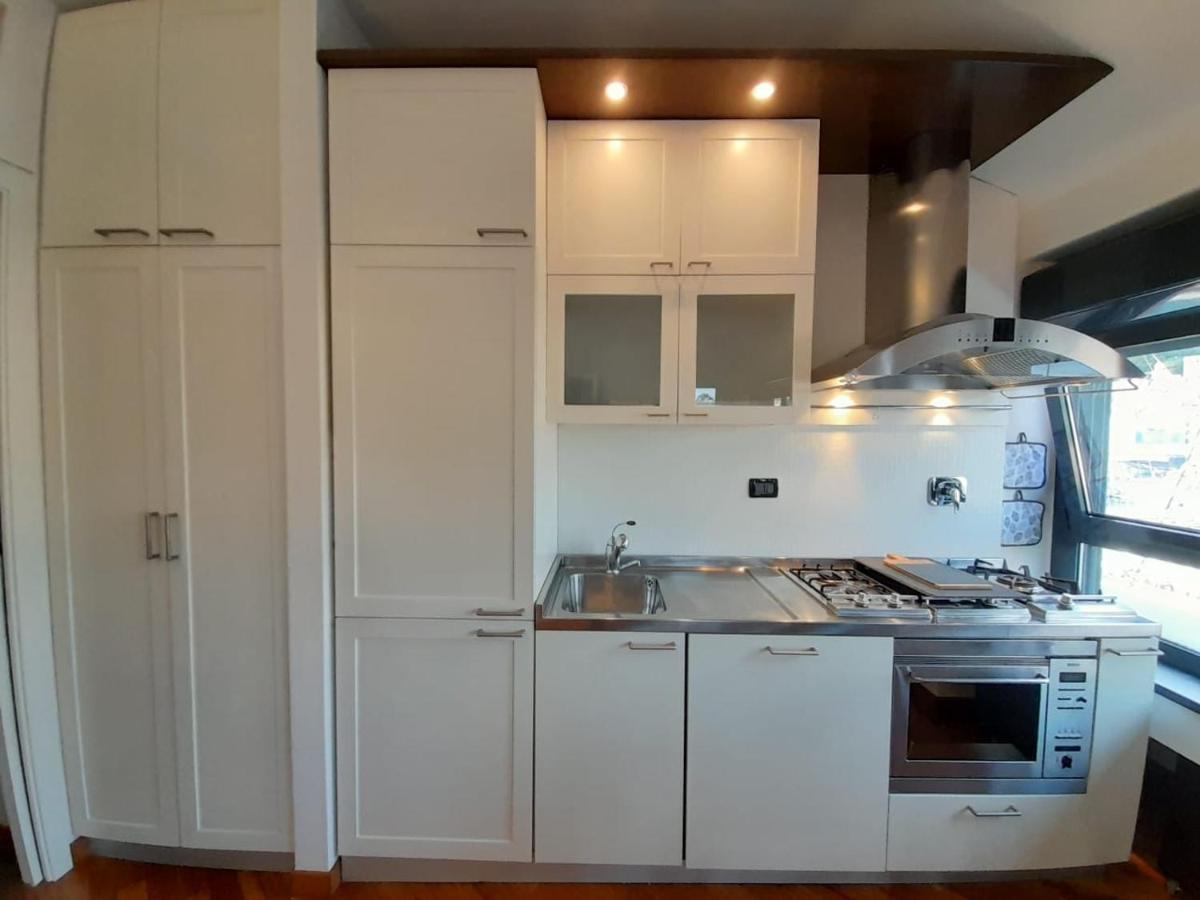 Bilocale Vista Mare Con Terrazzo-Porto Antico- Parcheggio Scontato Apartment Genoa Luaran gambar