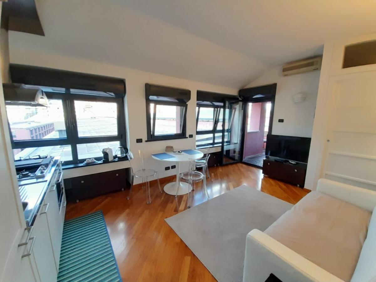 Bilocale Vista Mare Con Terrazzo-Porto Antico- Parcheggio Scontato Apartment Genoa Luaran gambar