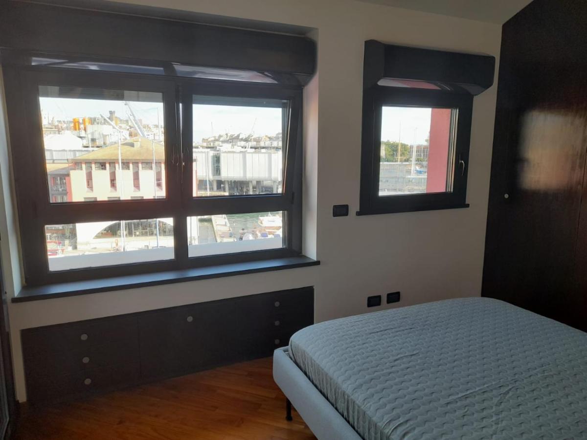 Bilocale Vista Mare Con Terrazzo-Porto Antico- Parcheggio Scontato Apartment Genoa Luaran gambar