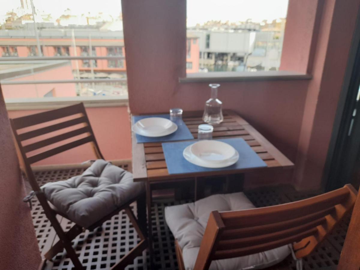 Bilocale Vista Mare Con Terrazzo-Porto Antico- Parcheggio Scontato Apartment Genoa Luaran gambar