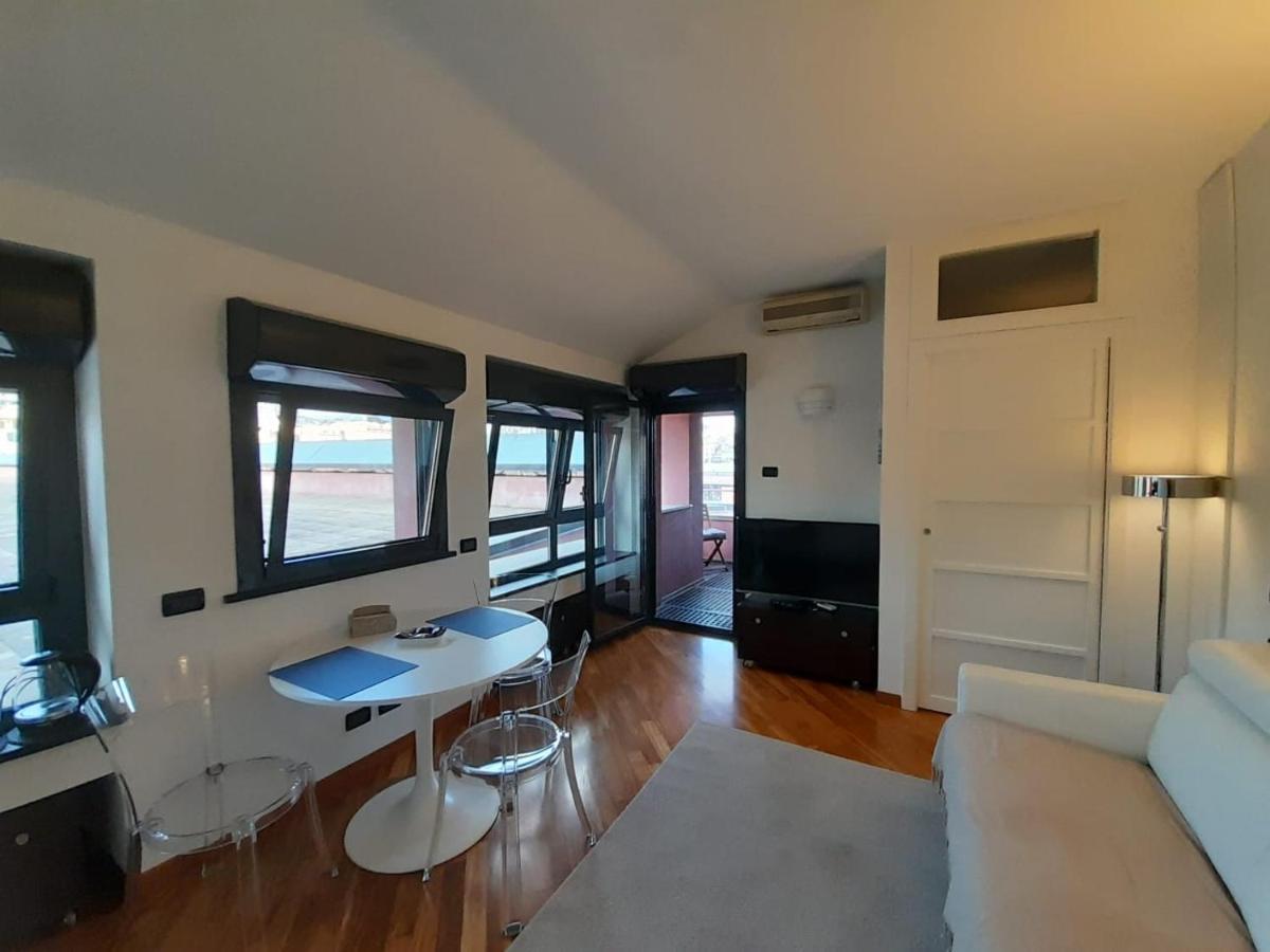 Bilocale Vista Mare Con Terrazzo-Porto Antico- Parcheggio Scontato Apartment Genoa Luaran gambar