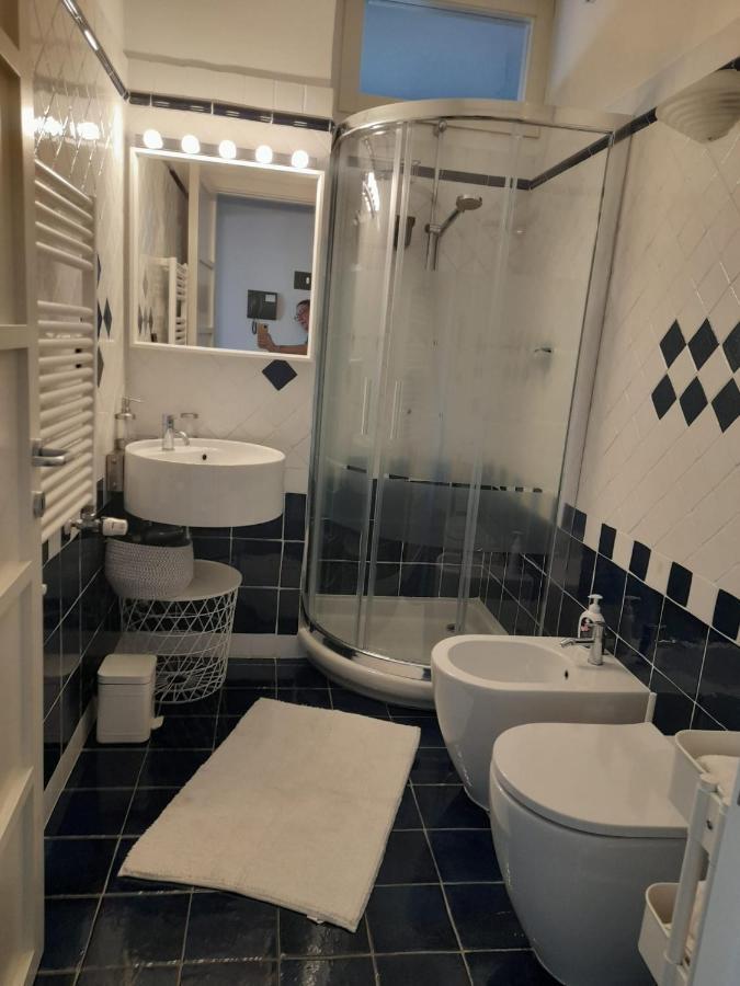 Bilocale Vista Mare Con Terrazzo-Porto Antico- Parcheggio Scontato Apartment Genoa Luaran gambar