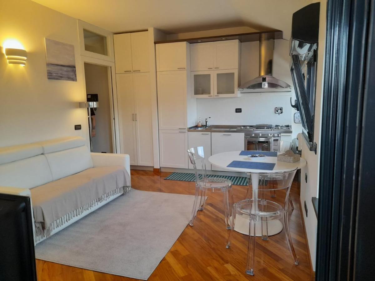 Bilocale Vista Mare Con Terrazzo-Porto Antico- Parcheggio Scontato Apartment Genoa Luaran gambar