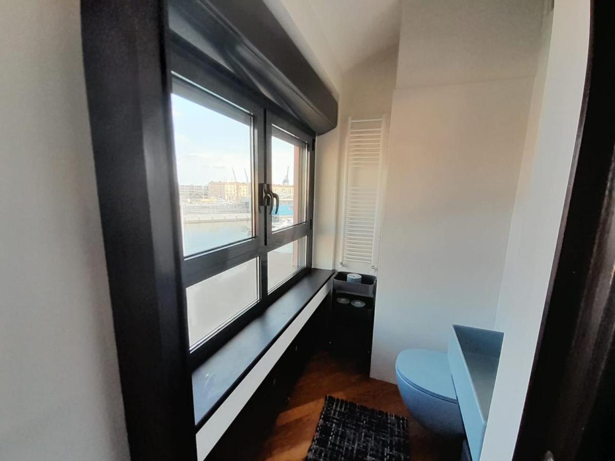Bilocale Vista Mare Con Terrazzo-Porto Antico- Parcheggio Scontato Apartment Genoa Luaran gambar