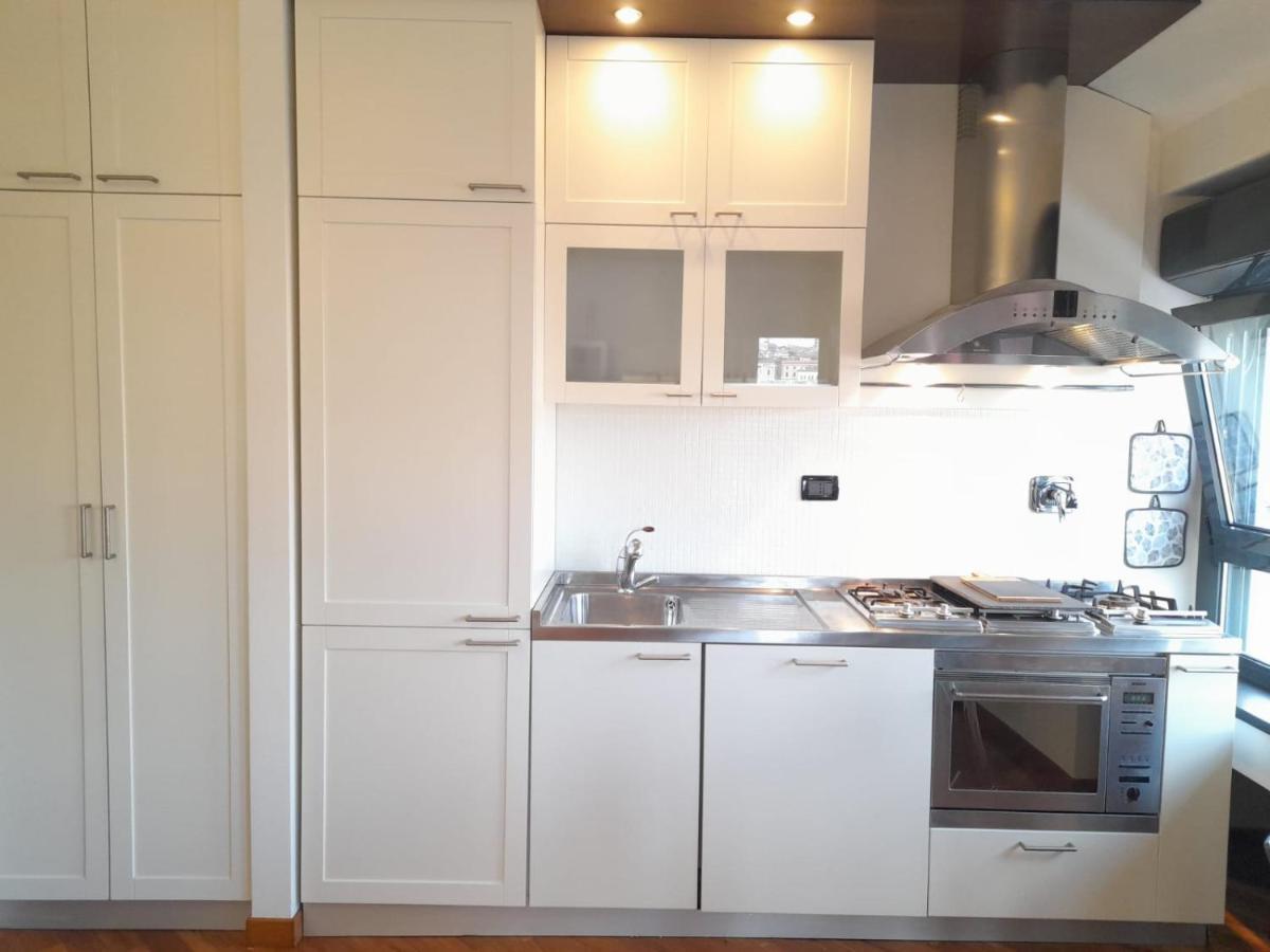 Bilocale Vista Mare Con Terrazzo-Porto Antico- Parcheggio Scontato Apartment Genoa Luaran gambar