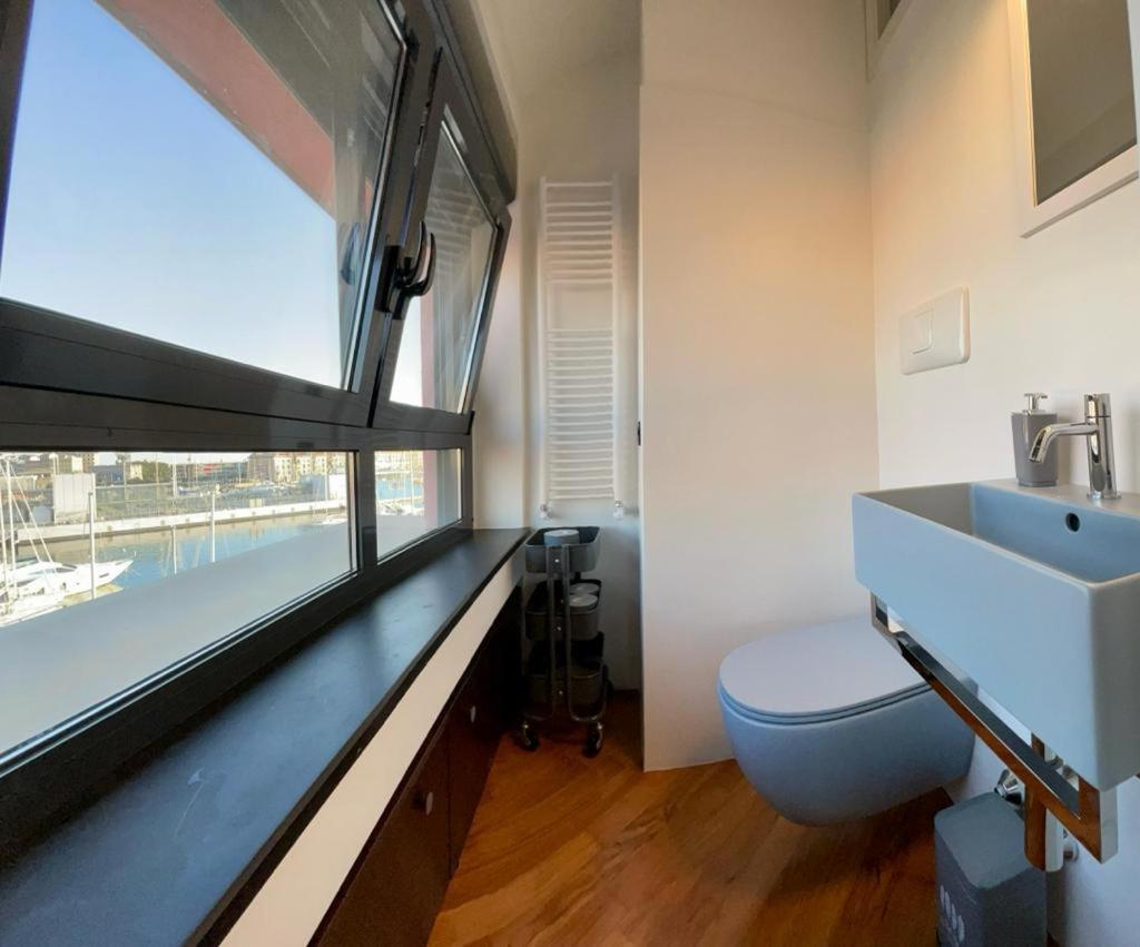 Bilocale Vista Mare Con Terrazzo-Porto Antico- Parcheggio Scontato Apartment Genoa Luaran gambar