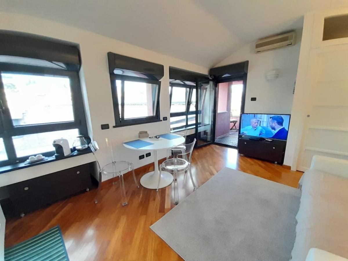 Bilocale Vista Mare Con Terrazzo-Porto Antico- Parcheggio Scontato Apartment Genoa Luaran gambar